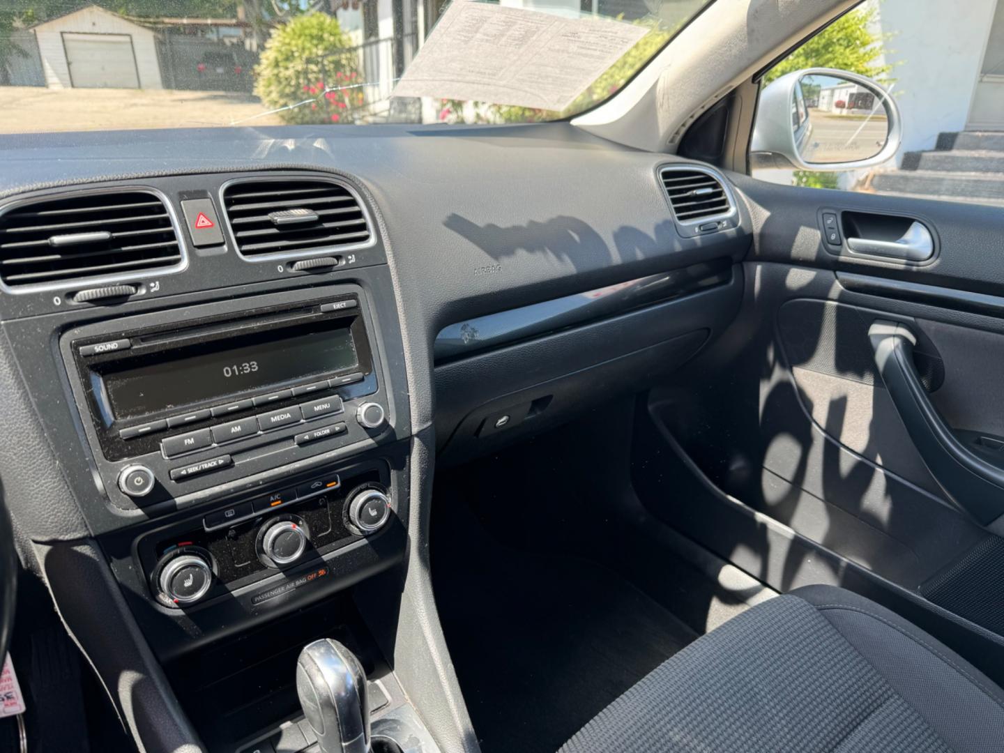 2014 Silver Volkswagen Jetta SportWagen 2.5L SE PZEV (3VWPP7AJ5EM) with an 2.5L L5 DOHC 20V engine, 6-Speed Automatic transmission, located at 3624 Hemphill St., Fort Worth, TX, 76110, (817) 926-8921, 32.696205, -97.331985 - Photo#7